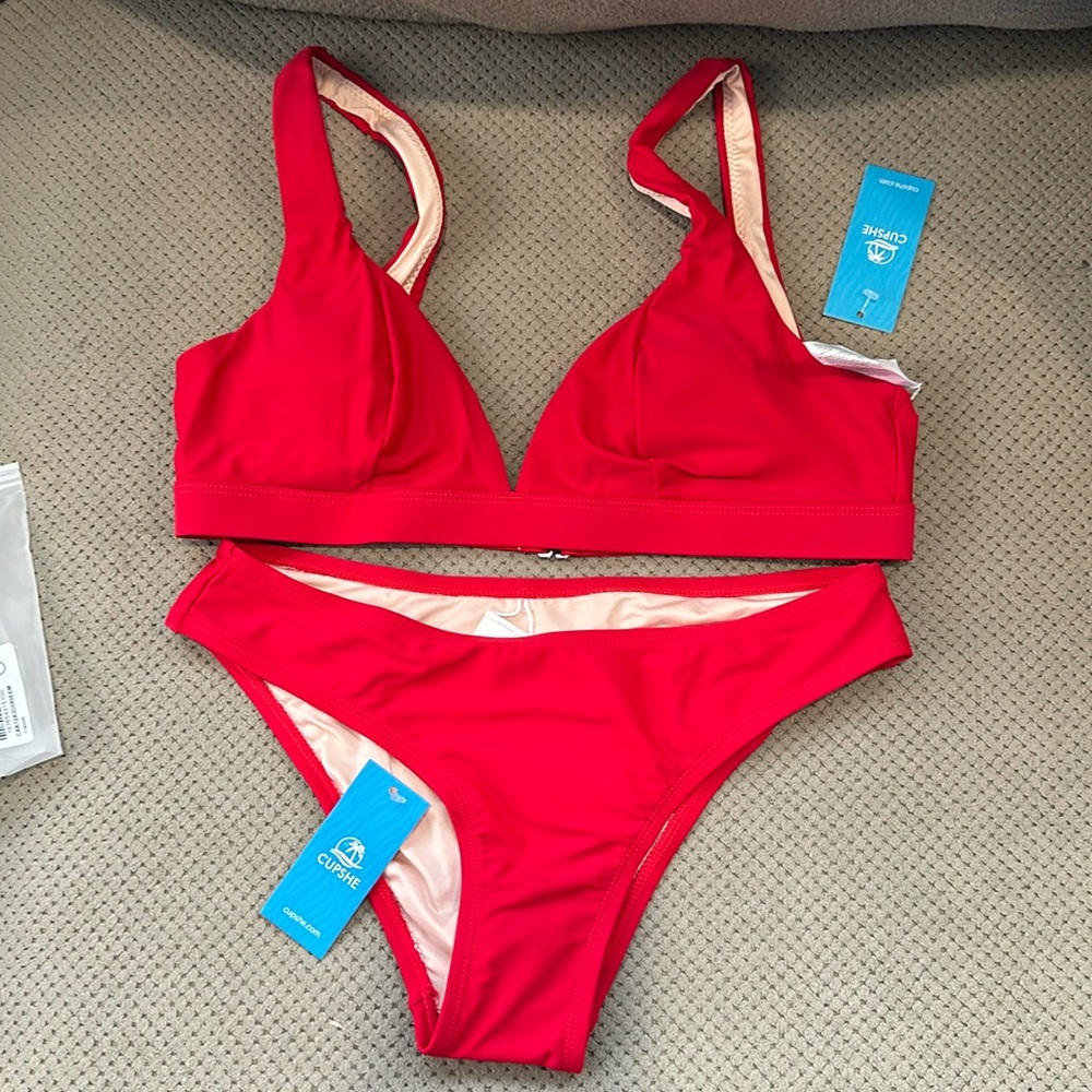 Cupshe bathing suit, NWT New. Top is size M, bottoms size XS Bundle and save!